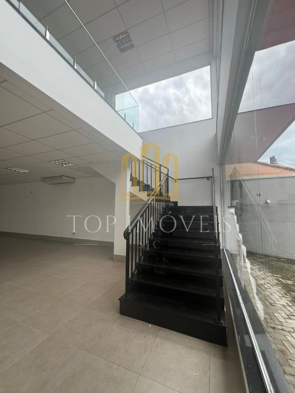 Ponto comercial com 671m2 de área construída na Av. Barbacena