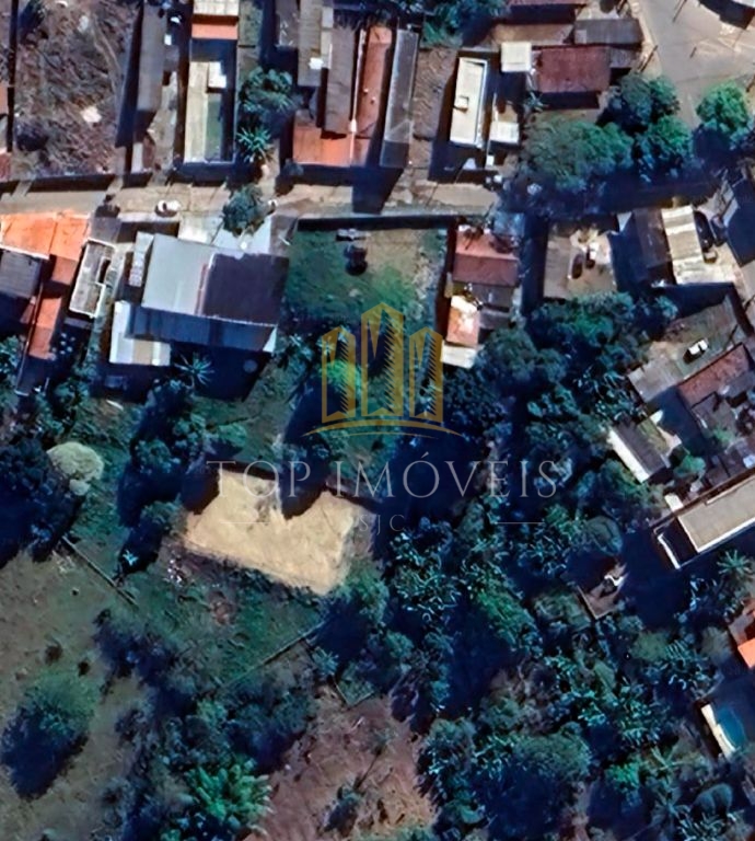 Terreno de 1641m², parte plano e parte com declive com 29m de frente e murada.