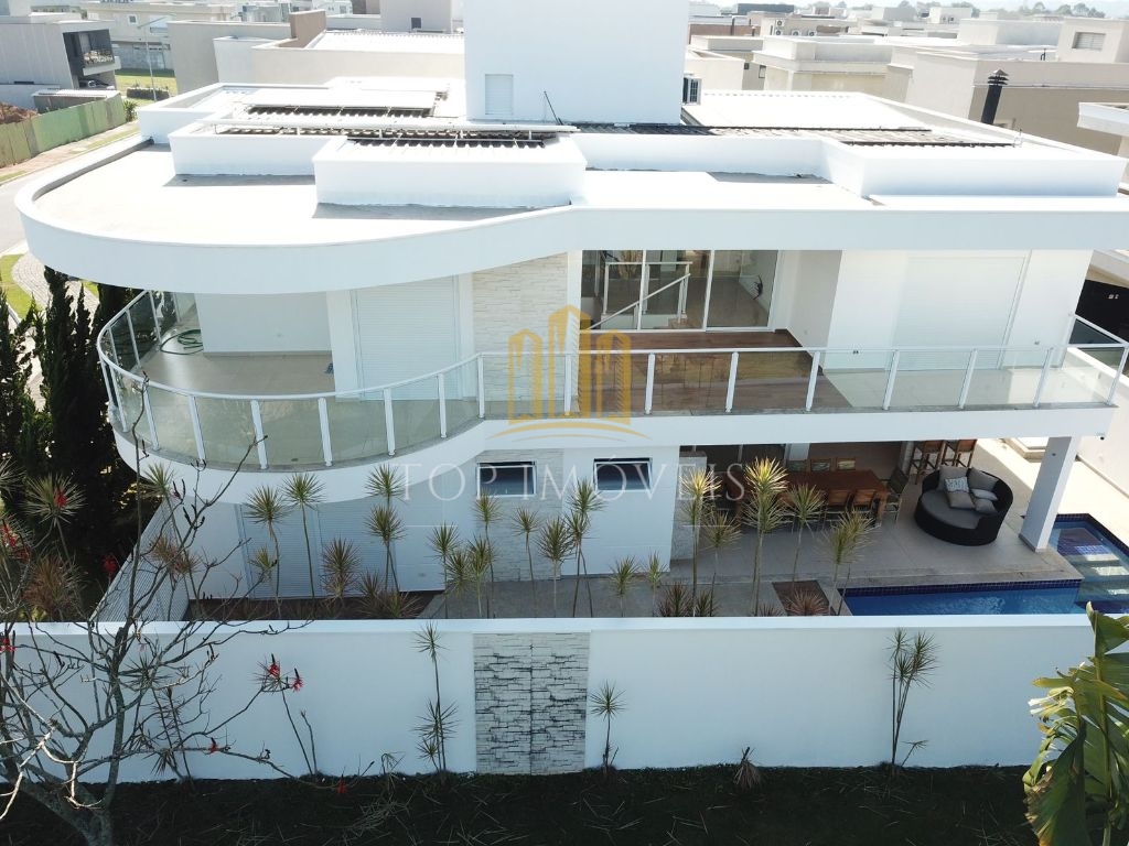 Residência de Luxo com 4 Suítes e Área de Lazer Completa no Jardim do Golfe 3