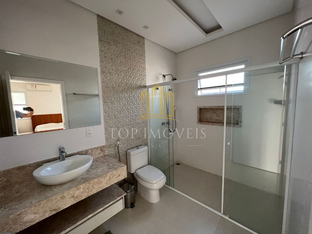 Residência de Luxo com 4 Suítes e Área de Lazer Completa no Jardim do Golfe 3