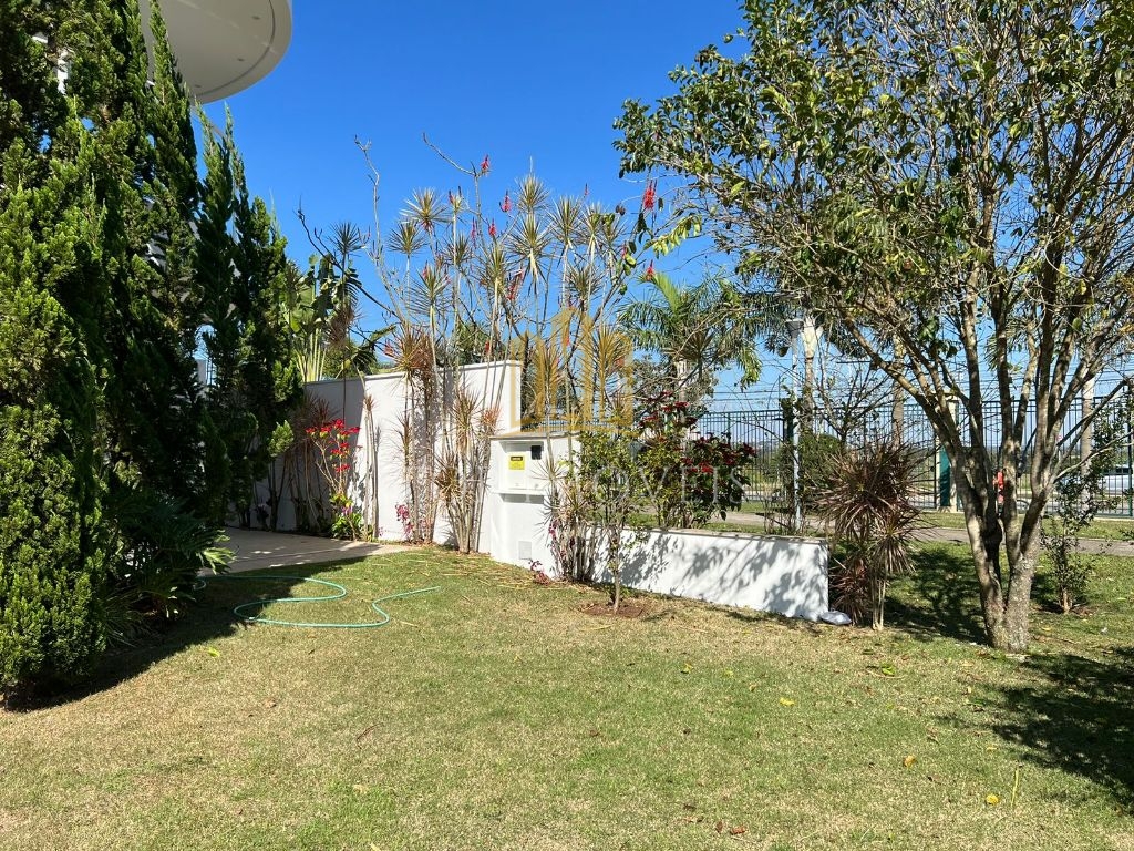 Residência de Luxo com 4 Suítes e Área de Lazer Completa no Jardim do Golfe 3