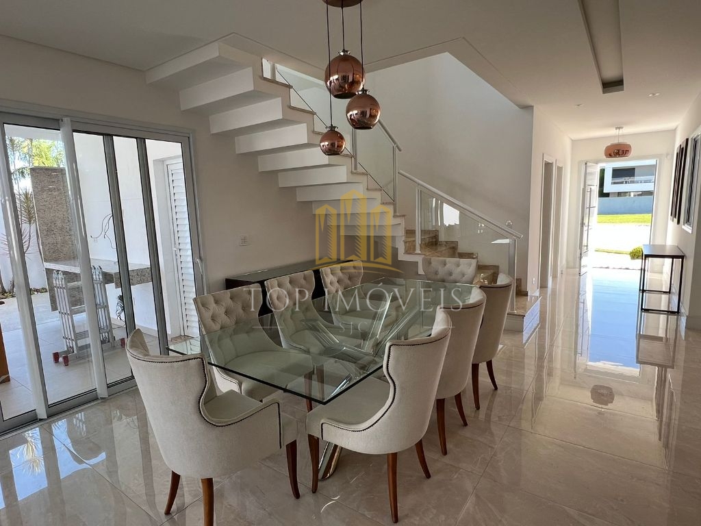 Residência de Luxo com 4 Suítes e Área de Lazer Completa no Jardim do Golfe 3