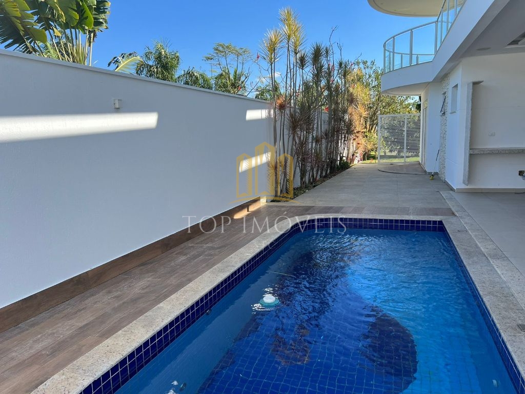 Residência de Luxo com 4 Suítes e Área de Lazer Completa no Jardim do Golfe 3
