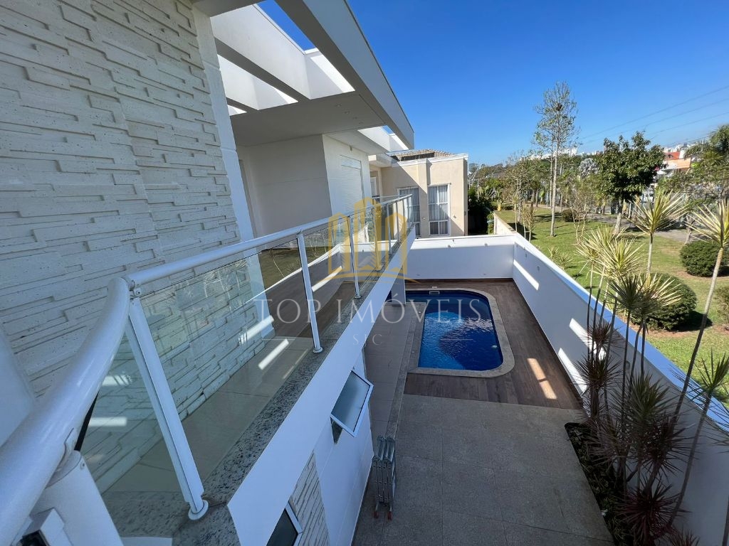 Residência de Luxo com 4 Suítes e Área de Lazer Completa no Jardim do Golfe 3