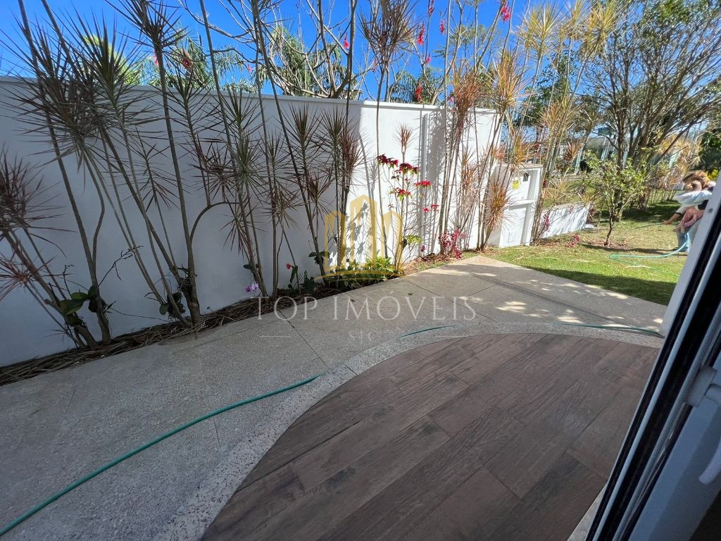 Residência de Luxo com 4 Suítes e Área de Lazer Completa no Jardim do Golfe 3