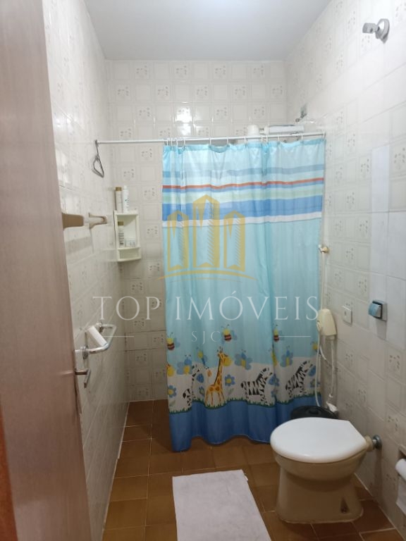 Casa de 3 dormitórios de esquina com um grande potencial pra ponto Comercial em uma avenida do Jd. Oriente próximo ao Shopping Oriente