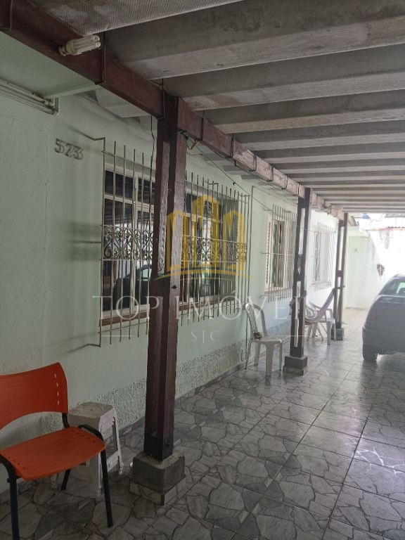 Casa de 3 dormitórios de esquina com um grande potencial pra ponto Comercial em uma avenida do Jd. Oriente próximo ao Shopping Oriente