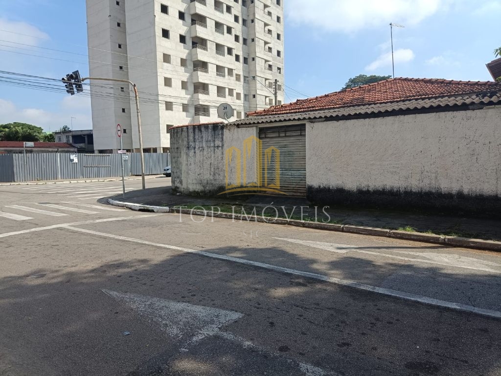 Casa de 3 dormitórios de esquina com um grande potencial pra ponto Comercial em uma avenida do Jd. Oriente próximo ao Shopping Oriente