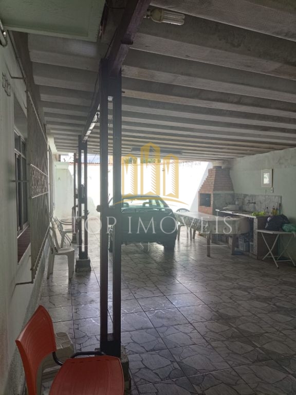 Casa de 3 dormitórios de esquina com um grande potencial pra ponto Comercial em uma avenida do Jd. Oriente próximo ao Shopping Oriente