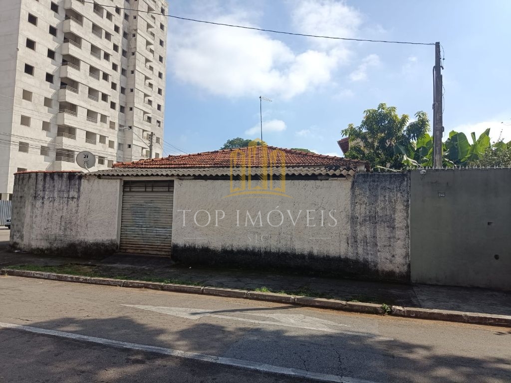 Casa de 3 dormitórios de esquina com um grande potencial pra ponto Comercial em uma avenida do Jd. Oriente próximo ao Shopping Oriente