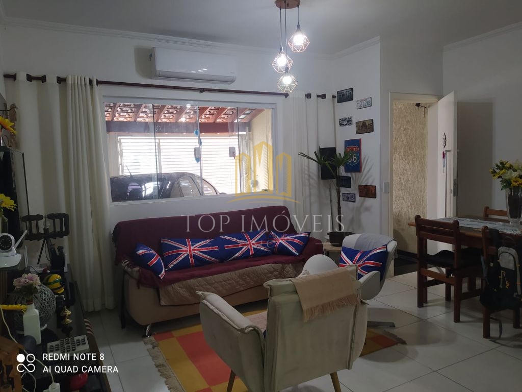 Casa térrea de 2 quartos com fácil acesso a Dutra