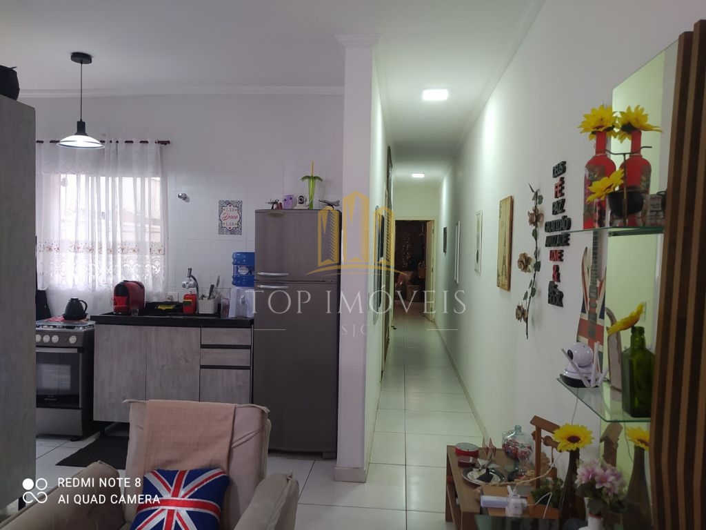 Casa térrea de 2 quartos com fácil acesso a Dutra