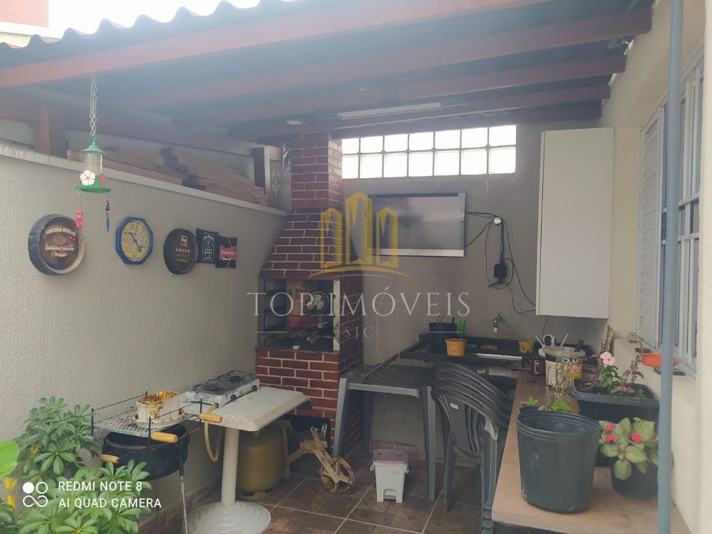 Casa térrea de 2 quartos com fácil acesso a Dutra