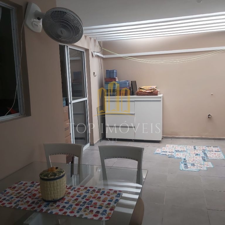 Casa térrea, tres dormitórios, suíte, duas vagas, condomínio fechado, piscina
