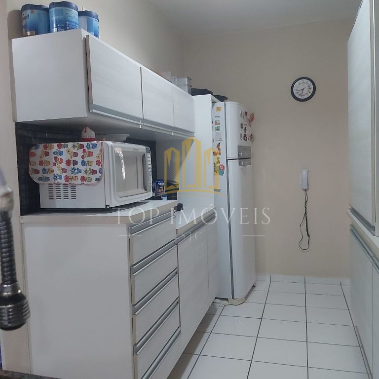 Casa térrea, tres dormitórios, suíte, duas vagas, condomínio fechado, piscina