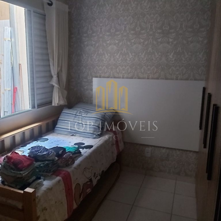 Casa térrea, tres dormitórios, suíte, duas vagas, condomínio fechado, piscina