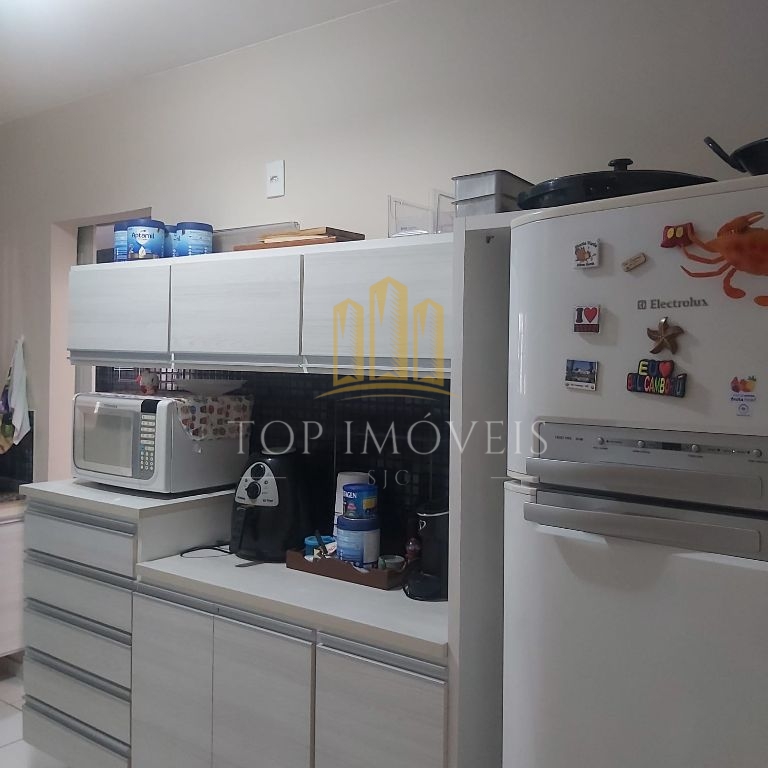 Casa térrea, tres dormitórios, suíte, duas vagas, condomínio fechado, piscina