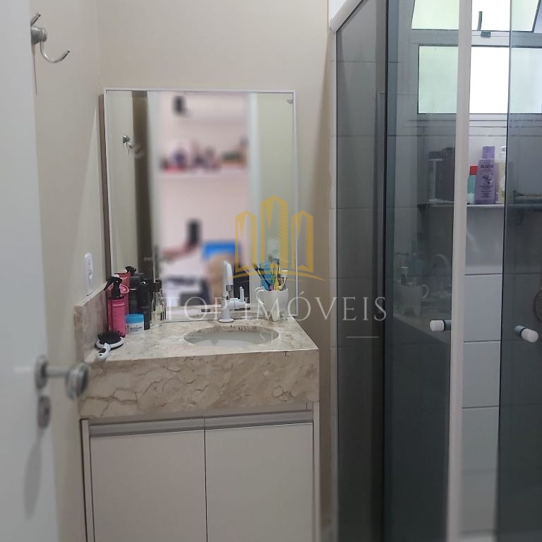 Casa térrea, tres dormitórios, suíte, duas vagas, condomínio fechado, piscina