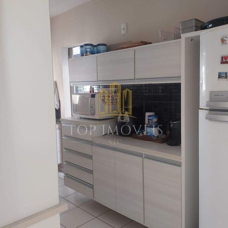 Casa térrea, tres dormitórios, suíte, duas vagas, condomínio fechado, piscina
