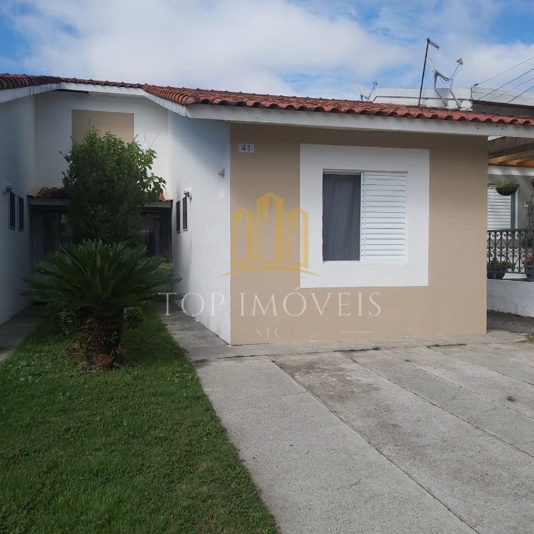 Casa térrea, tres dormitórios, suíte, duas vagas, condomínio fechado, piscina