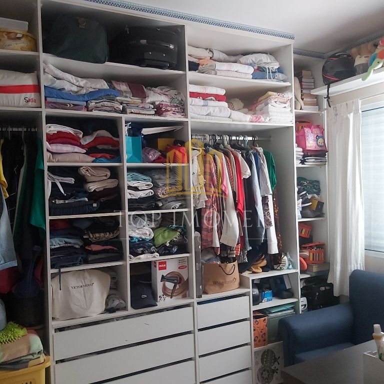 Casa térrea, tres dormitórios, suíte, duas vagas, condomínio fechado, piscina