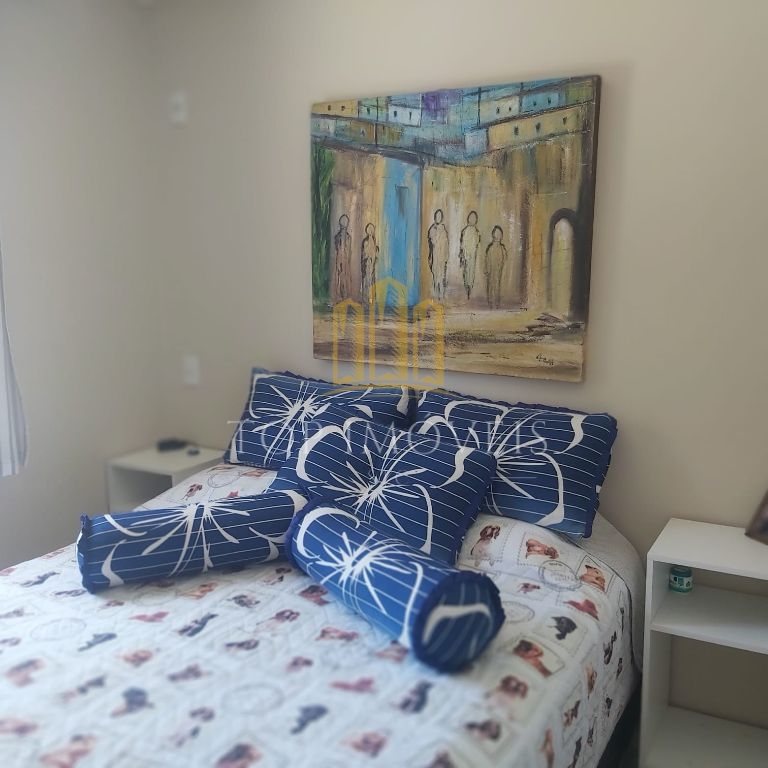 Casa térrea, tres dormitórios, suíte, duas vagas, condomínio fechado, piscina
