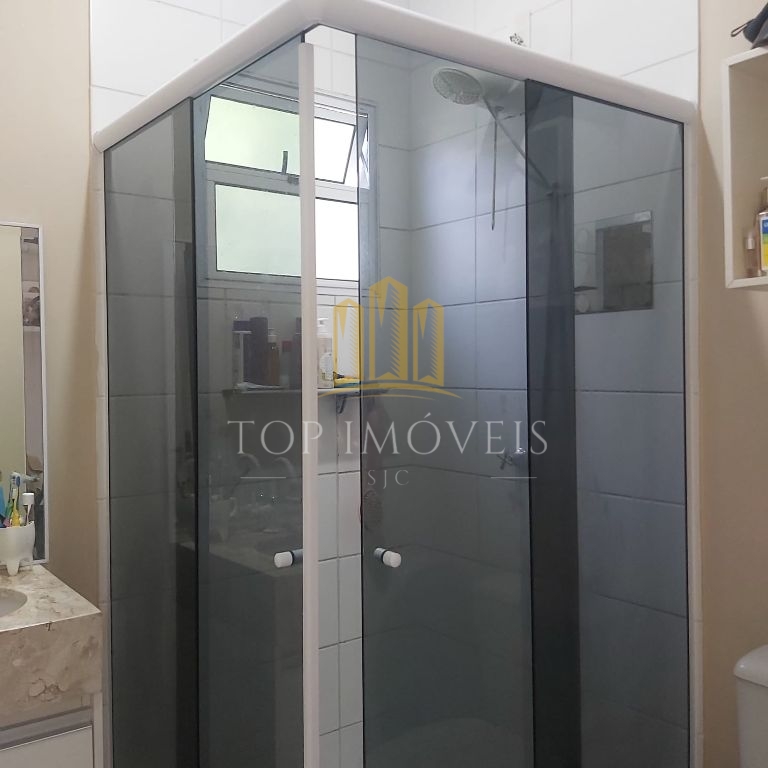 Casa térrea, tres dormitórios, suíte, duas vagas, condomínio fechado, piscina