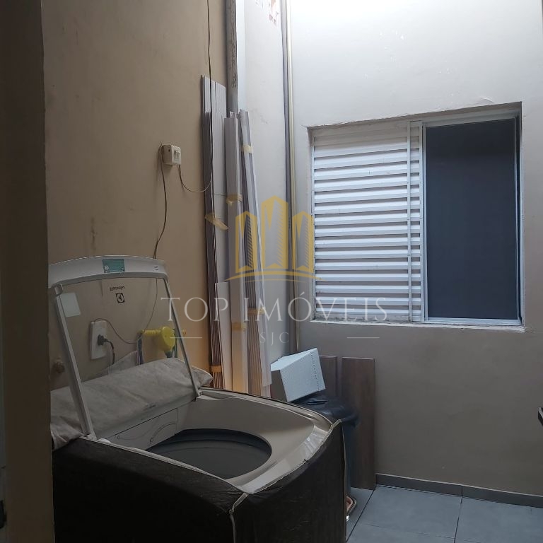 Casa térrea, tres dormitórios, suíte, duas vagas, condomínio fechado, piscina
