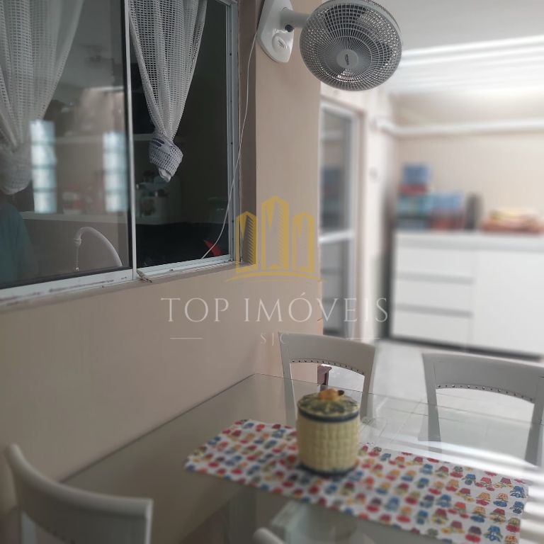 Casa térrea, tres dormitórios, suíte, duas vagas, condomínio fechado, piscina
