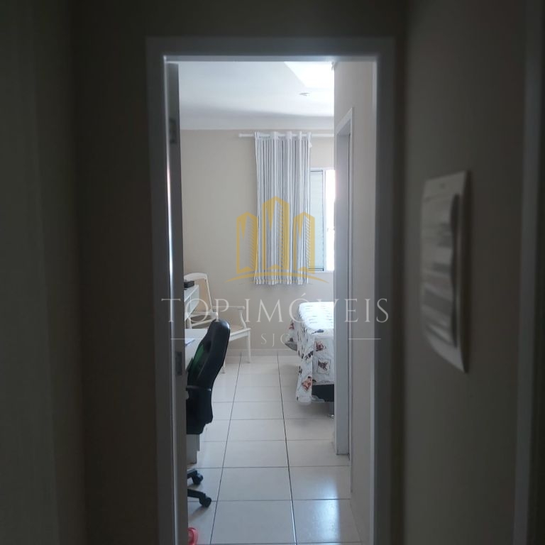 Casa térrea, tres dormitórios, suíte, duas vagas, condomínio fechado, piscina