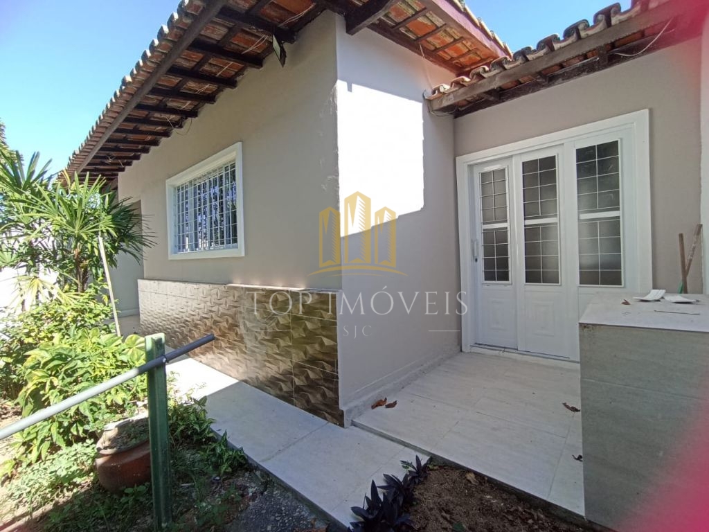Linda Casa Totalmente Reformada, em um Bairro charmoso e tranquilo muito arborizado pra quem quer viver em meio a natureza e sofisticação.