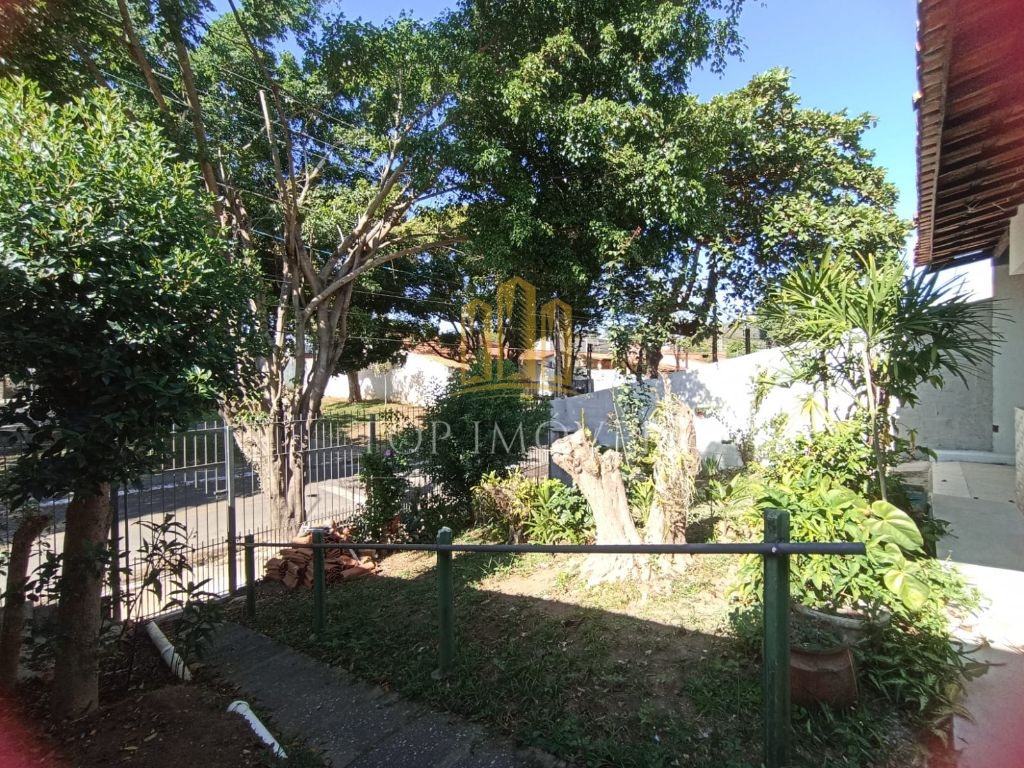 Linda Casa Totalmente Reformada, em um Bairro charmoso e tranquilo muito arborizado pra quem quer viver em meio a natureza e sofisticação.