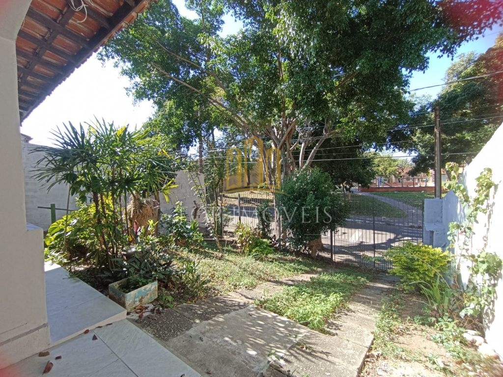 Linda Casa Totalmente Reformada, em um Bairro charmoso e tranquilo muito arborizado pra quem quer viver em meio a natureza e sofisticação.