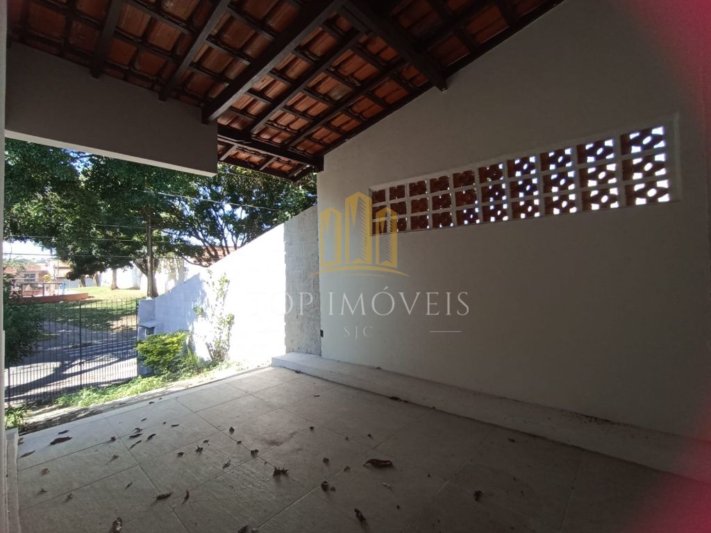 Linda Casa Totalmente Reformada, em um Bairro charmoso e tranquilo muito arborizado pra quem quer viver em meio a natureza e sofisticação.