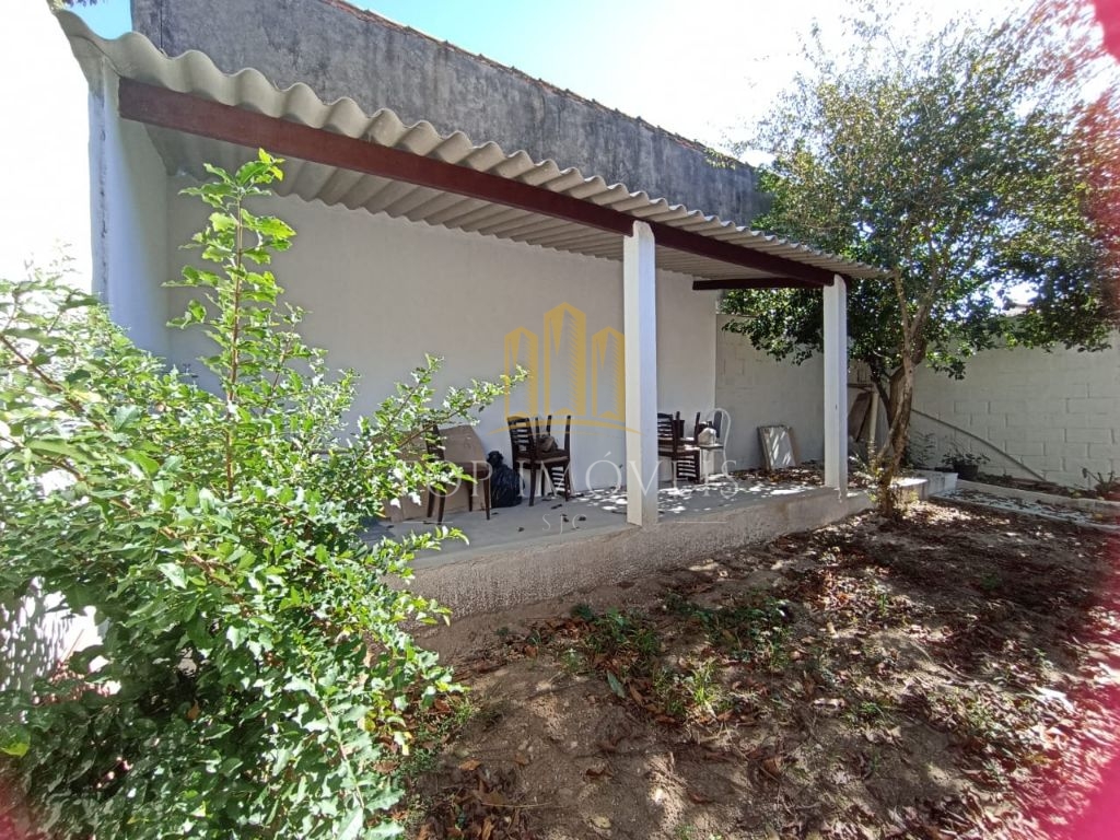 Linda Casa Totalmente Reformada, em um Bairro charmoso e tranquilo muito arborizado pra quem quer viver em meio a natureza e sofisticação.