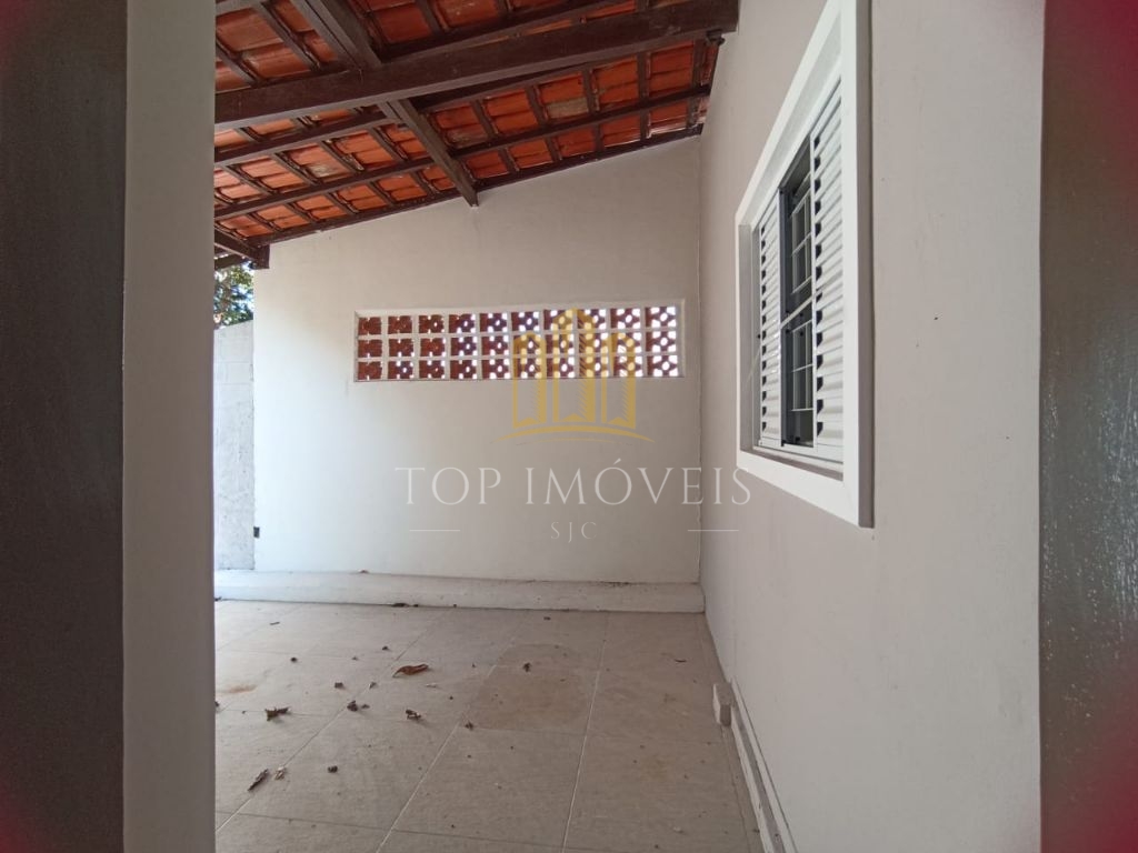 Linda Casa Totalmente Reformada, em um Bairro charmoso e tranquilo muito arborizado pra quem quer viver em meio a natureza e sofisticação.