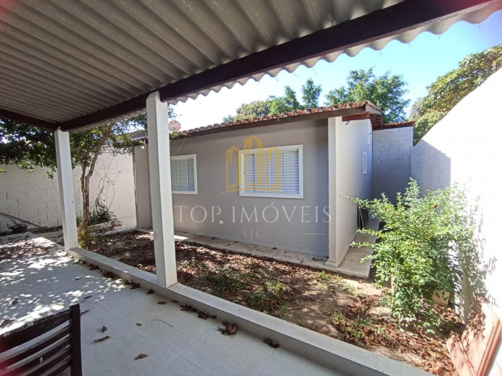 Linda Casa Totalmente Reformada, em um Bairro charmoso e tranquilo muito arborizado pra quem quer viver em meio a natureza e sofisticação.