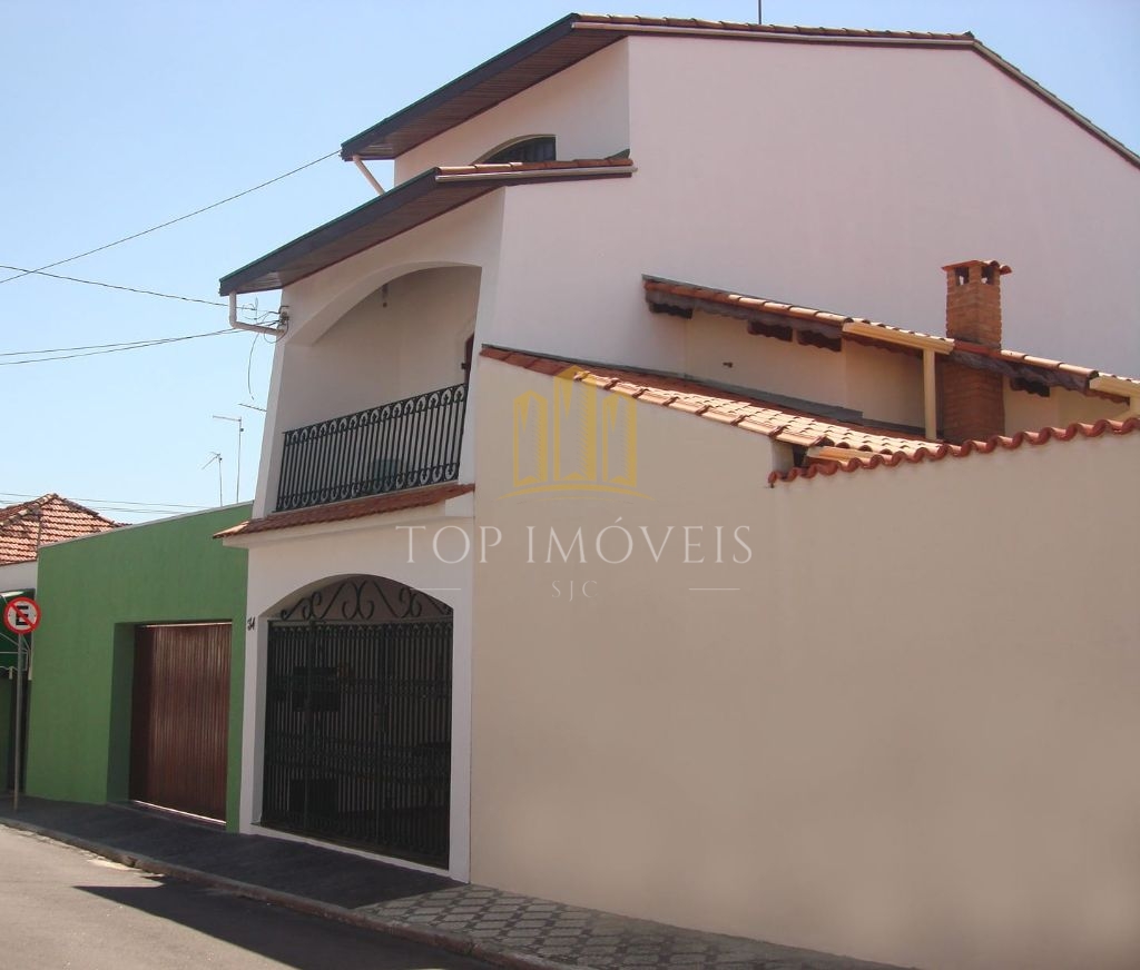 Casa no centro de Caçapava com 240 m² de construção, mais um terreno ao lado para fazer piscina, ........area gourmet, ....campinho .....