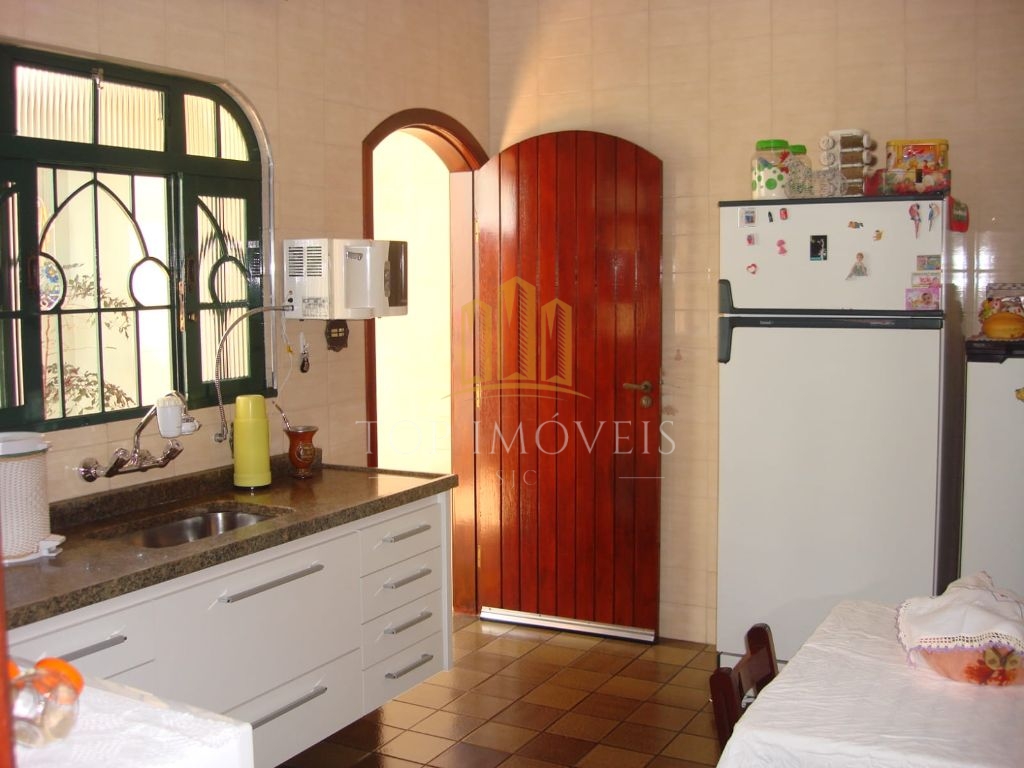 Casa no centro de Caçapava com 240 m² de construção, mais um terreno ao lado para fazer piscina, ........area gourmet, ....campinho .....