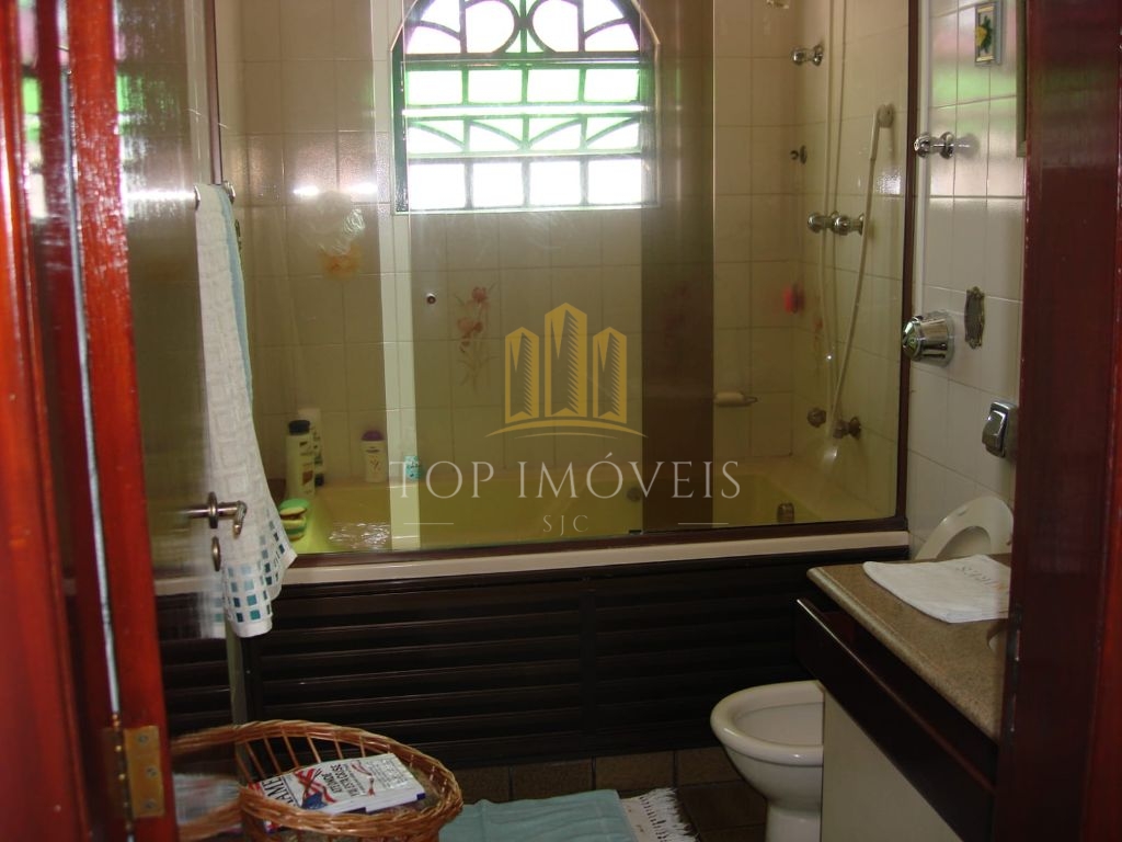 Casa no centro de Caçapava com 240 m² de construção, mais um terreno ao lado para fazer piscina, ........area gourmet, ....campinho .....