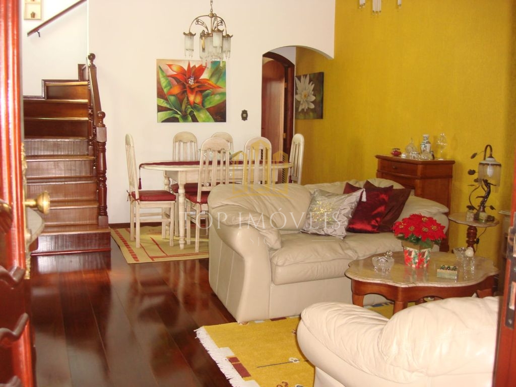 Casa no centro de Caçapava com 240 m² de construção, mais um terreno ao lado para fazer piscina, ........area gourmet, ....campinho .....