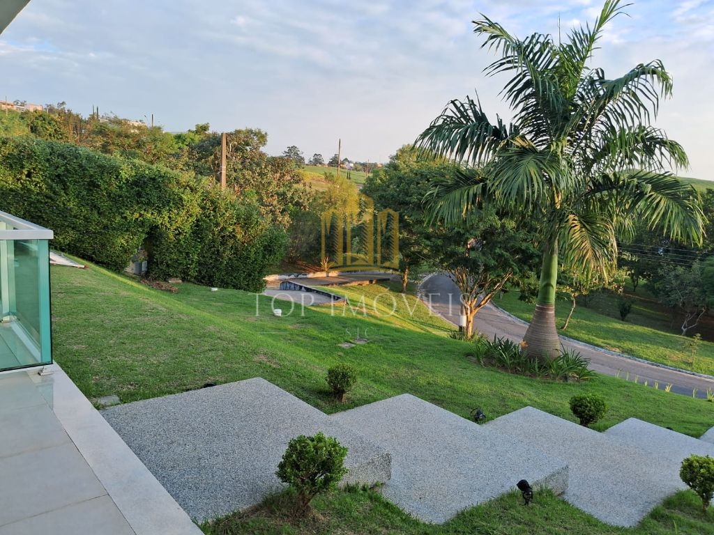 Linda casa Localizada em condominio de chacaras no Terras de Santa Helena Repleta de planejados