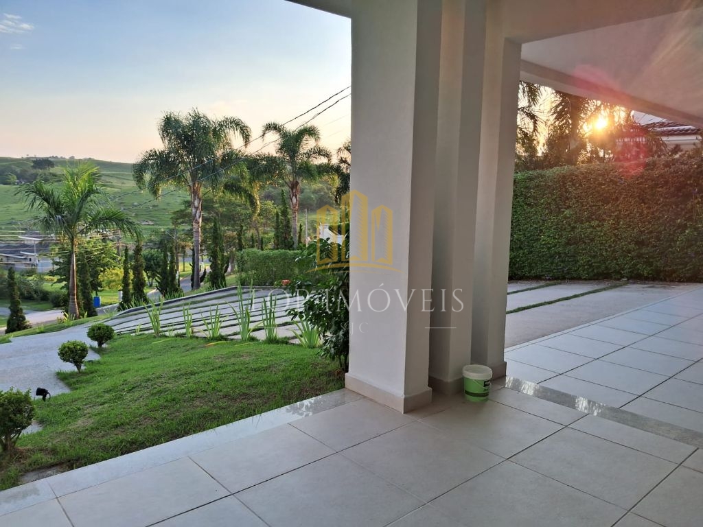 Linda casa Localizada em condominio de chacaras no Terras de Santa Helena Repleta de planejados