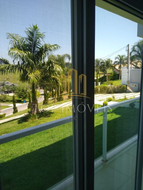 Linda casa Localizada em condominio de chacaras no Terras de Santa Helena Repleta de planejados