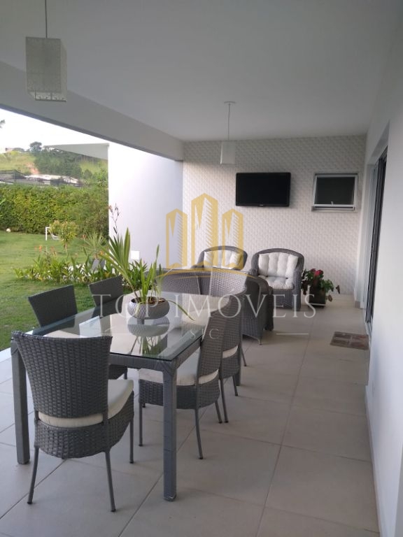 Linda casa Localizada em condominio de chacaras no Terras de Santa Helena Repleta de planejados