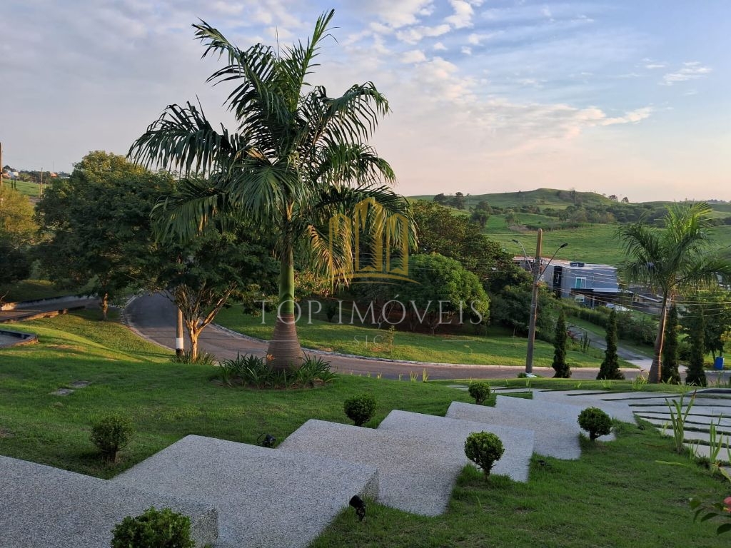 Linda casa Localizada em condominio de chacaras no Terras de Santa Helena Repleta de planejados