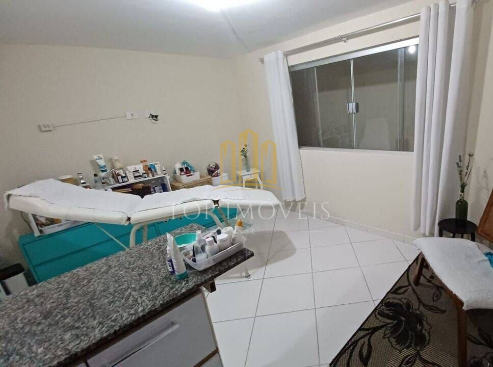 Excelente Casa no Jardim Valparaiba - localização, próximo a comércios variados.