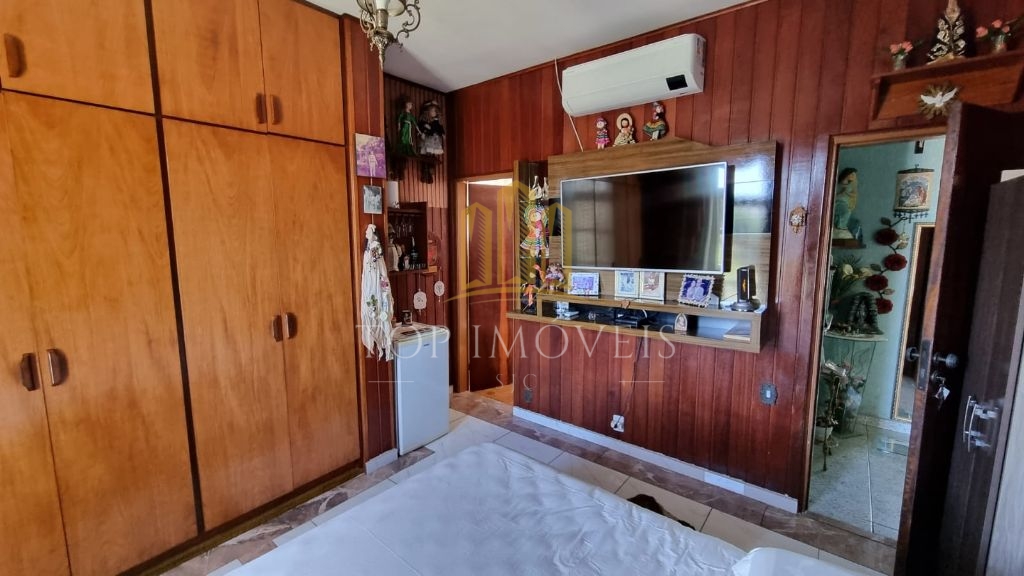 Lindo Casarão com uma excelente área no Monte Castelo