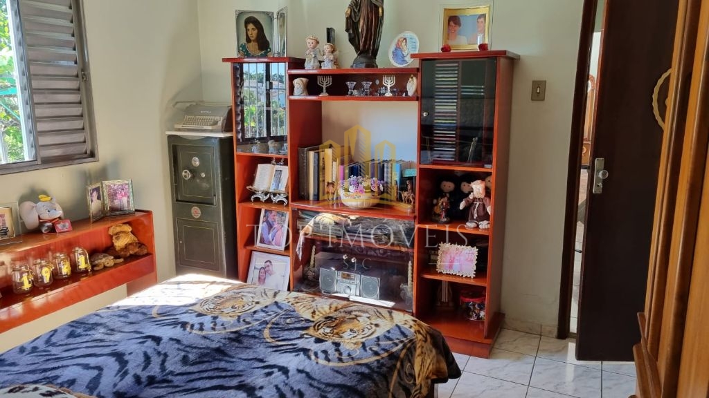 Lindo Casarão com uma excelente área no Monte Castelo