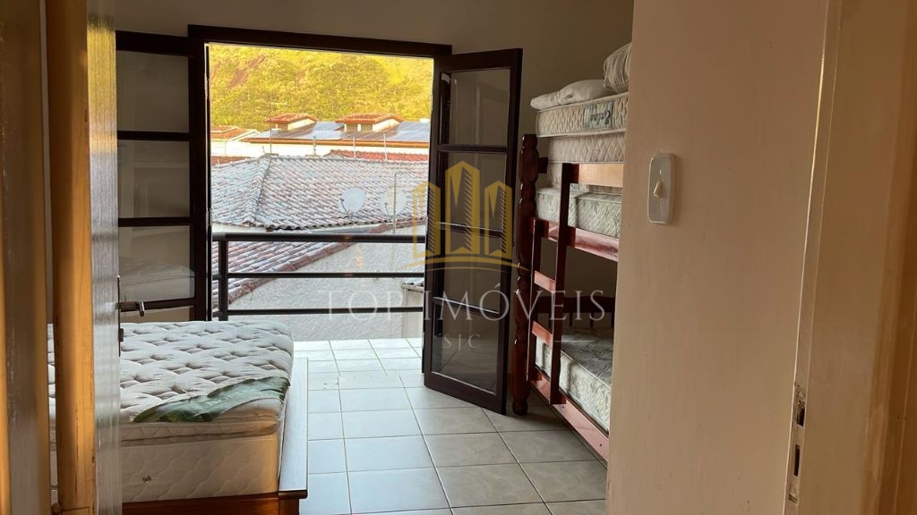 Vende-se Sobrado Charmoso em Condomínio Fechado Próximo à Praia Martim de Sá, Caraguatatuba